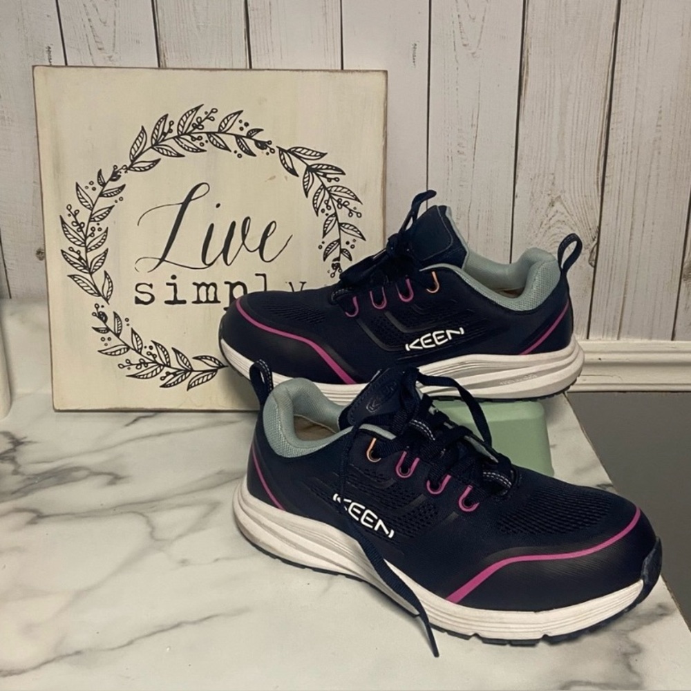 women's KEEN Utility Minneapolis work sneakers Size 10W Navy